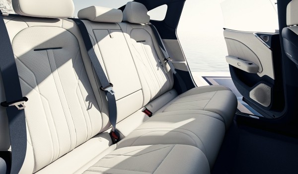 Показан седан Zeekr 007: задний или полный привод