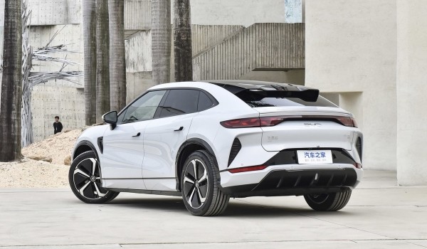 Серийный BYD Song L: показаны все версии Серийный BYD Song L: показаны все версии