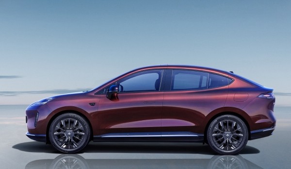 Подготовлен кроссовер Aion Hyper HT с крыльями чайки Подготовлен кроссовер Aion Hyper HT с крыльями чайки