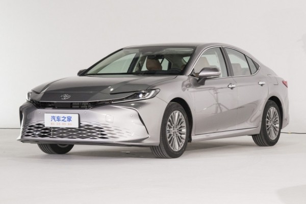 Новая Toyota Camry для Китая: не только гибрид Новая Toyota Camry для Китая: не только гибрид