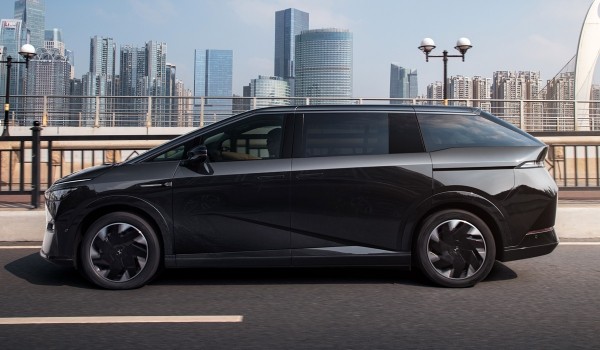 Xpeng X9 стал первым минивэном марки Xpeng X9 стал первым минивэном марки