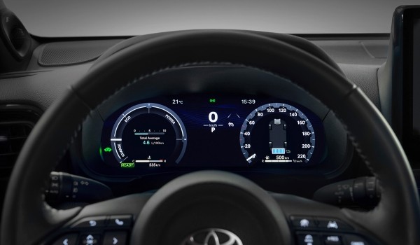 Обновленная Toyota Yaris Cross: больше гибридной мощи