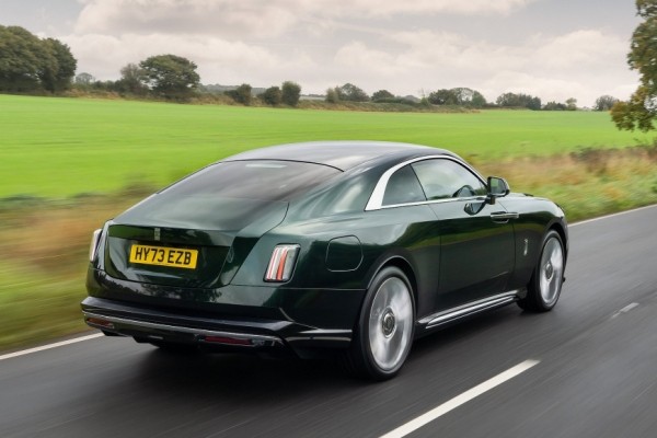Электрический Rolls-Royce Spectre получит 650-сильную версию Black Badge Электрический Rolls-Royce Spectre получит 650-сильную версию Black Badge