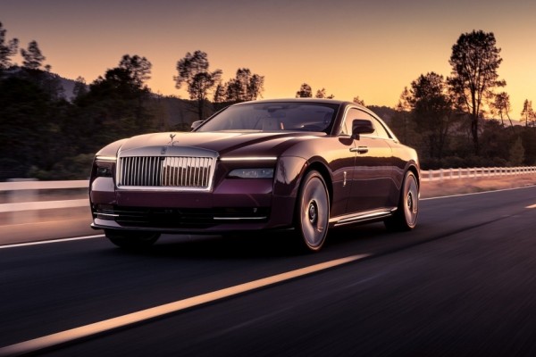 Электрический Rolls-Royce Spectre получит 650-сильную версию Black Badge Электрический Rolls-Royce Spectre получит 650-сильную версию Black Badge