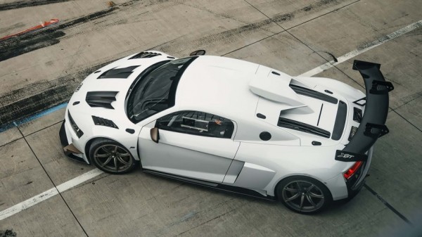 Гоночная версия Audi R8 GT2 стоит 652 000 долларов Гоночная версия Audi R8 GT2 стоит 652 000 долларов