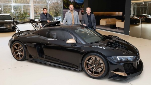 Гоночная версия Audi R8 GT2 стоит 652 000 долларов Гоночная версия Audi R8 GT2 стоит 652 000 долларов