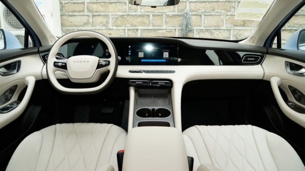 Китайский бренд SAIC представляет новый электрический седан Roewe D7 EV 