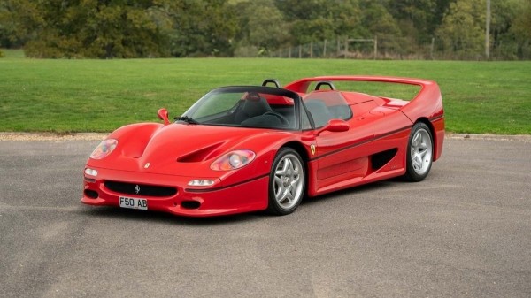 На аукционе будет продана Ferrari F50, принадлежащий легендарному Роду Стюарту На аукционе будет продана Ferrari F50, принадлежащий легендарному Роду Стюарту
