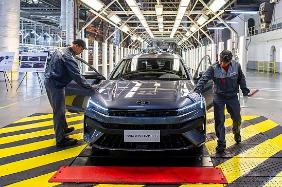 На капоте нового электромобиля Renault 5 будет массивный индикатор зарядки На капоте нового электромобиля Renault 5 будет массивный индикатор зарядки