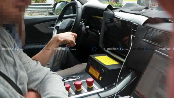 На тестах замечен первый прототип кроссовера Audi Q7 следующего поколения