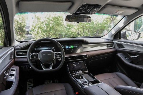 Названы плюсы трех новых китайских кроссоверов Jetour по версии AutoNews