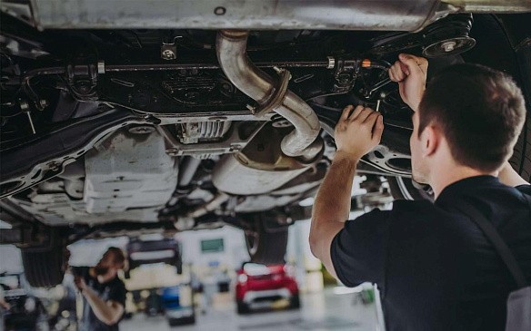 Почему "слуги народа" не могут ездить на автомобилях Aurus Почему "слуги народа" не могут ездить на автомобилях Aurus