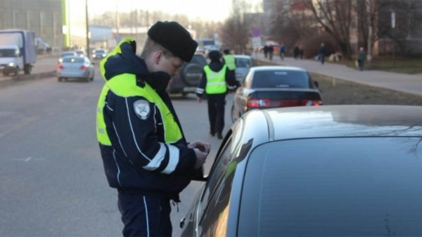 Представитель ГИБДД рассказал, сколько автомобилей за раз может остановить сотрудник ДПС