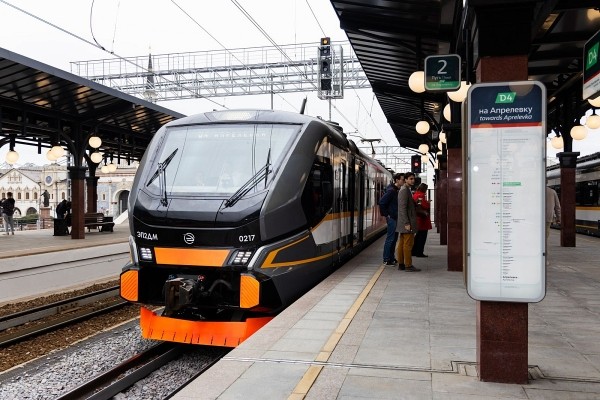 Россияне всё чаще пересаживаются с личных автомобилей на наземное метро Россияне всё чаще пересаживаются с личных автомобилей на наземное метро