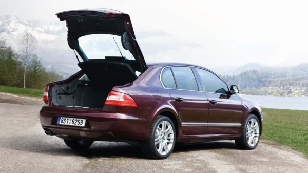 Самый инновационный седан Skoda получил неоправданно огромный багажник