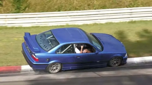 В этом видео показаны жуткие аварии с участием автомобилей BMW на трассе Нюрбургринг В этом видео показаны жуткие аварии с участием автомобилей BMW на трассе Нюрбургринг