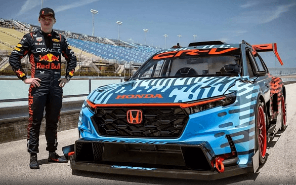 Вот насколько автомобиль Формулы-1 быстрее двух самых быстрых суперкаров в мире Вот насколько автомобиль Формулы-1 быстрее двух самых быстрых суперкаров в мире