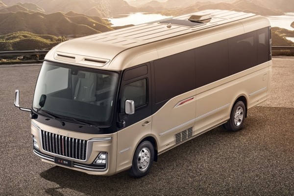 Представлен люкс-автобус Hongqi Guoyue с турбомотором V6 Представлен люкс-автобус Hongqi Guoyue с турбомотором V6
