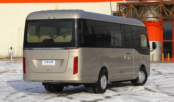 Представлен люкс-автобус Hongqi Guoyue с турбомотором V6 Представлен люкс-автобус Hongqi Guoyue с турбомотором V6