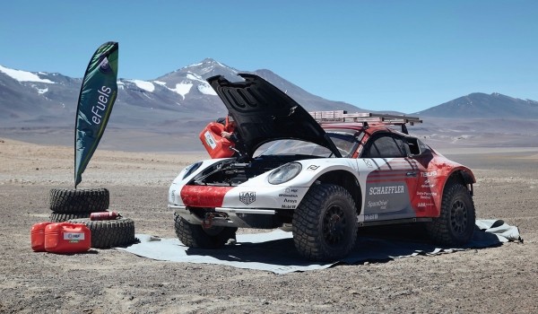 Porsche 911 установил новый мировой рекорд в подъеме на высоту Porsche 911 установил новый мировой рекорд в подъеме на высоту