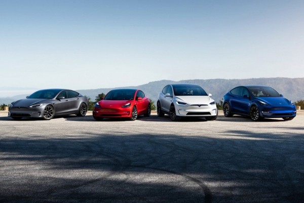 Tesla отзывает два миллиона машин: виноват автопилот Tesla отзывает два миллиона машин: виноват автопилот