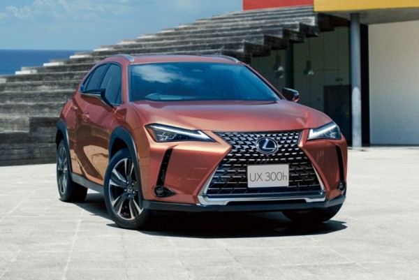 Lexus UX стал мощнее с новой гибридной системой Lexus UX стал мощнее с новой гибридной системой