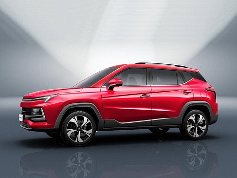 Автоэксперт Хайцеэр перечислил факторы повышения цен на модели российского автопрома