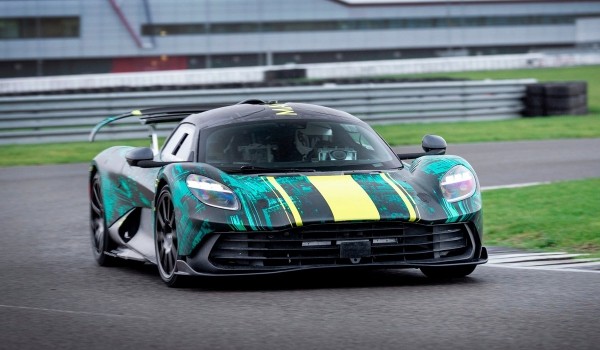 Предсерийный Aston Martin Valhalla вышел на тесты Предсерийный Aston Martin Valhalla вышел на тесты