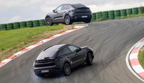 Porsche Macan второго поколения: показан интерьер Porsche Macan второго поколения: показан интерьер