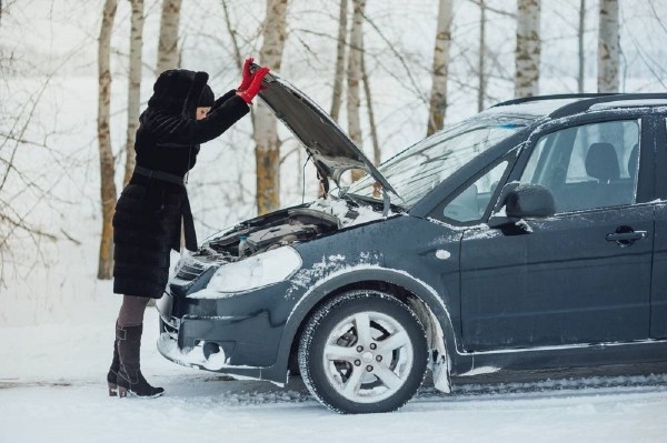 Эксперт Рузанов рассказал о риске закипания двигателя авто зимой