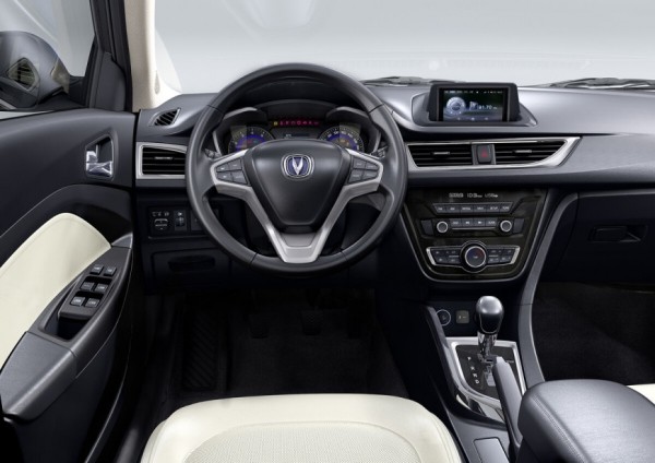 Эксперты «За рулем» протестировали китайский седан Changan Alsvin с мотором 1.4 и АКПП