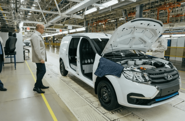 LADA провела презентацию e-Largus