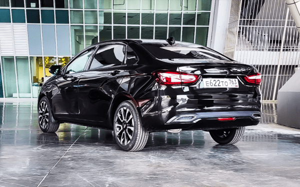 Новую Lada Aura с 1,8-литровым двигателем начали продавать в автосалонах России 