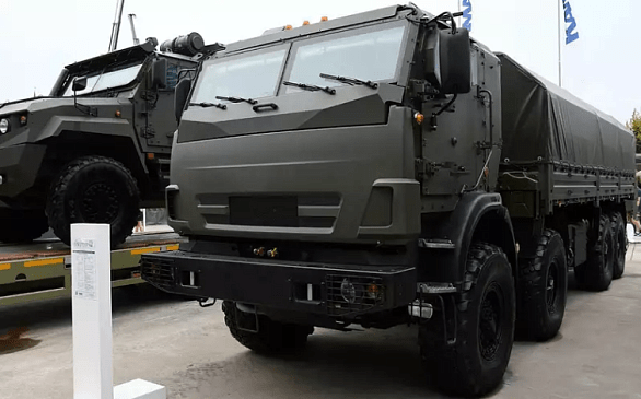 Новые КАМАЗы в ЦОДД научили ставить на колеса перевернувшиеся в снегопад фуры Новые КАМАЗы в ЦОДД научили ставить на колеса перевернувшиеся в снегопад фуры