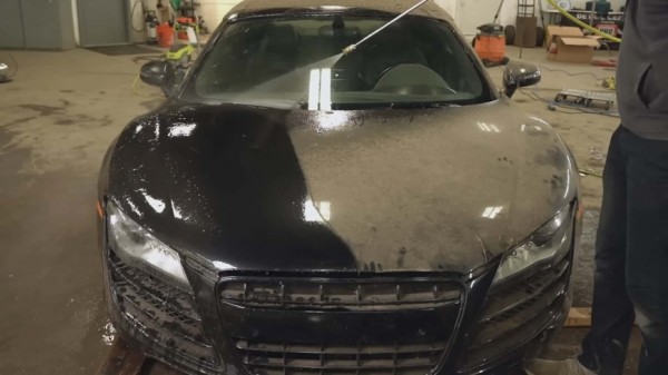 Процесс восстановления позабытого Audi R8 выглядит завораживающе 