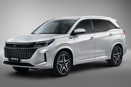 Tesla Model 3, VW ID.7 или BYD Seal - какой электрический седан лучше