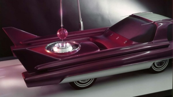 В 50-х годах Ford представил автомобиль с ядерным двигателем и запасом хода в 8 000 км. В 50-х годах Ford представил автомобиль с ядерным двигателем и запасом хода в 8 000 км.