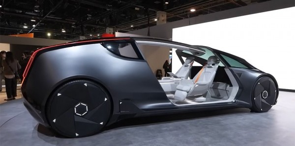 Теперь и LG: показан электромобиль с дисплейными технологиями Теперь и LG: показан электромобиль с дисплейными технологиями