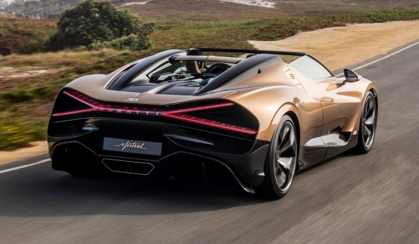 Спайдер Bugatti Mistral стал последней моделью с двигателем W16 Спайдер Bugatti Mistral стал последней моделью с двигателем W16