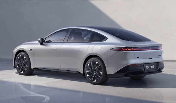 Лифтбек eπ 007 компании Dongfeng порадовал ценой и оснащением Лифтбек eπ 007 компании Dongfeng порадовал ценой и оснащением