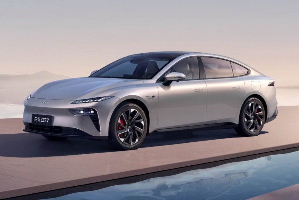 Лифтбек eπ 007 компании Dongfeng порадовал ценой и оснащением Лифтбек eπ 007 компании Dongfeng порадовал ценой и оснащением