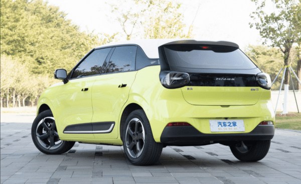 Dongfeng представила бюджетный электромобиль Nammi 01 дешевле миллиона рублей