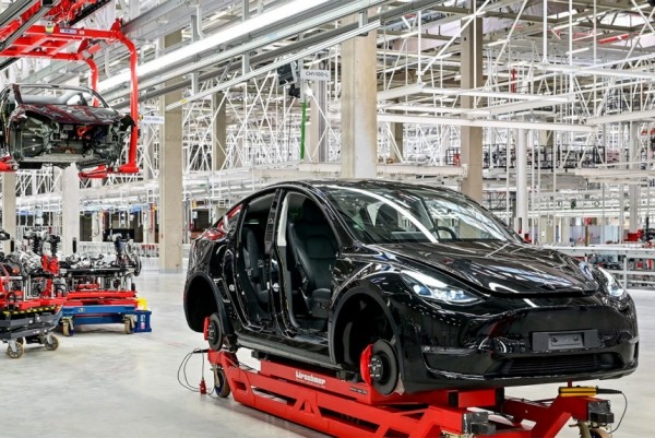 Автопром останавливает производство из-за кризиса в Красном море Автопром останавливает производство из-за кризиса в Красном море