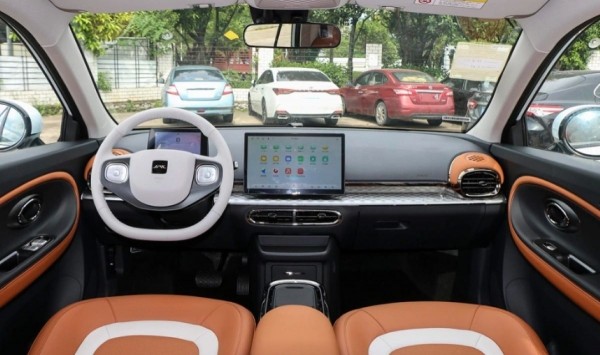 Китайский электрохэтч JAC EV3 разбили на краш-тесте и дали 5 звезд  