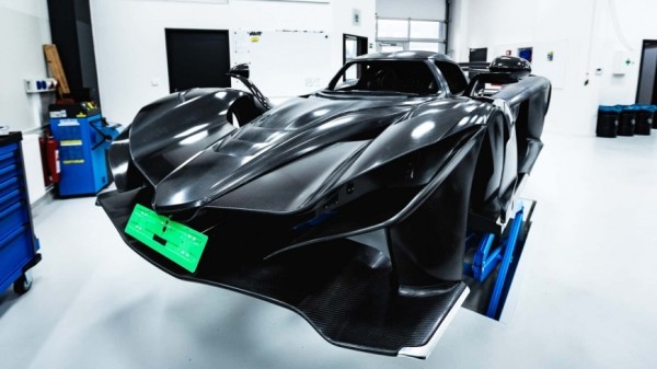 Praga запустила серийную сборку гиперкара Bohema с мотором Nissan GT-R