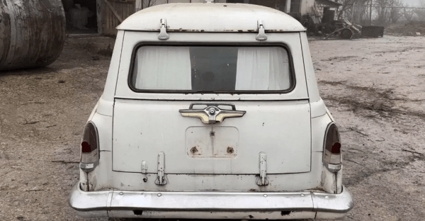 В Крыму нашли в продаже редкую санитарную «Волгу», которой почти 60 лет