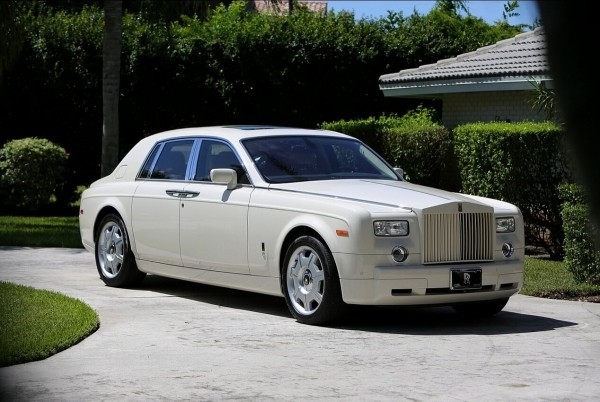 В России выставили на продажу редкий Rolls-Royce Phantom за 155 млн рублей В России выставили на продажу редкий Rolls-Royce Phantom за 155 млн рублей