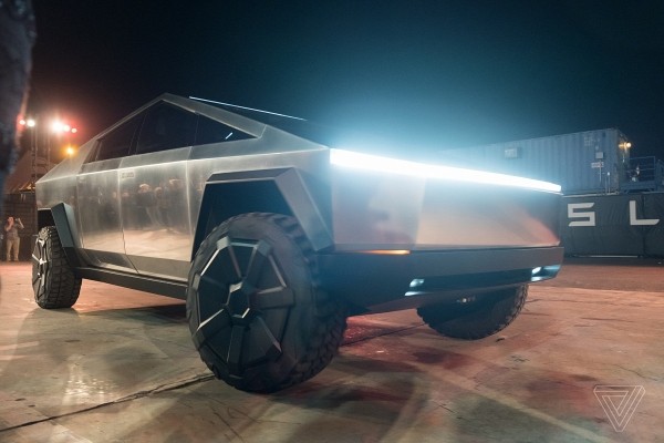 Видео с застрявшим в снегу электропикапом Tesla Cybertruck становится вирусным Видео с застрявшим в снегу электропикапом Tesla Cybertruck становится вирусным