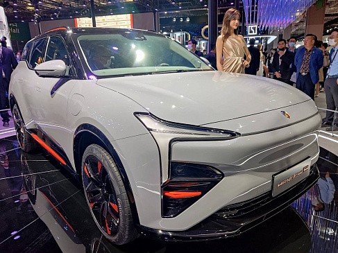 Видео с застрявшим в снегу электропикапом Tesla Cybertruck становится вирусным Видео с застрявшим в снегу электропикапом Tesla Cybertruck становится вирусным