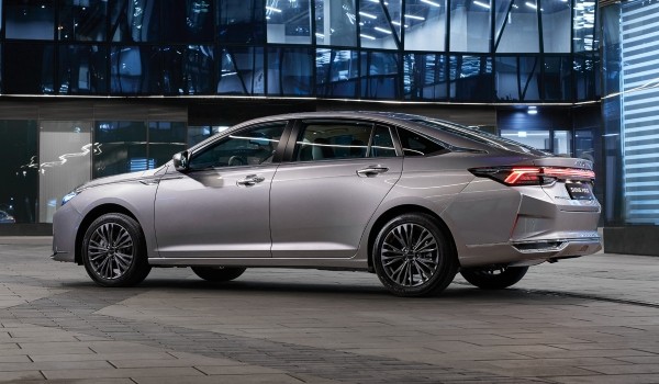 Dongfeng Aeolus Shine Max в России: проще оснащение, ниже цены Dongfeng Aeolus Shine Max в России: проще оснащение, ниже цены